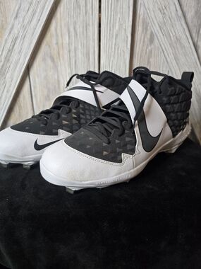 Nike Men’s Black and White Athletic Cleats with Strap MENS SIZE 14